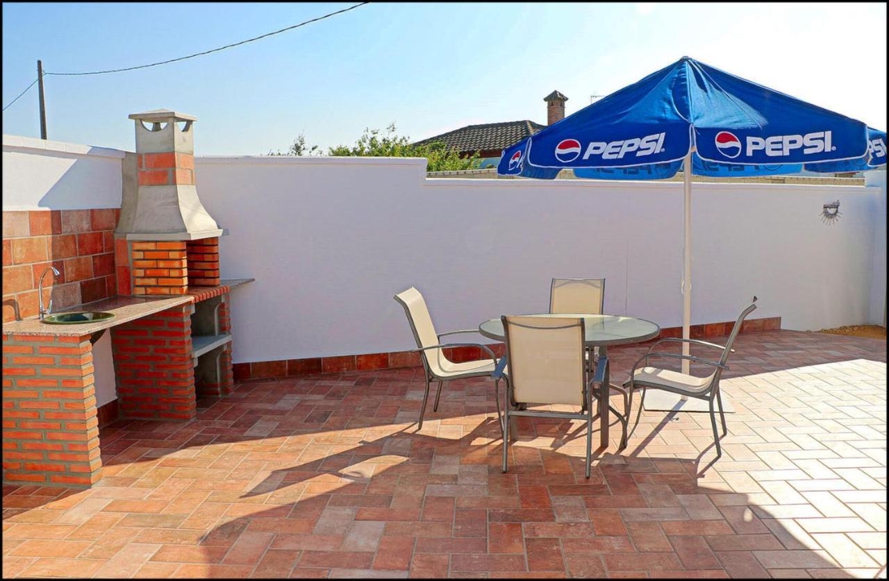 הוילה קוניל דה לה פרונטרה Casa Colorado Con Piscina מראה חיצוני תמונה
